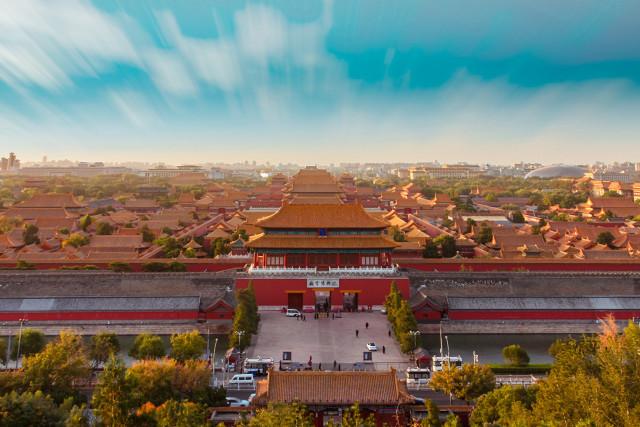 能不能列举一下国内最值得去的十二个旅游景点？