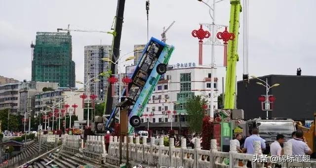贵州水库灵异事件:贵州公交车入水，怎么回事？