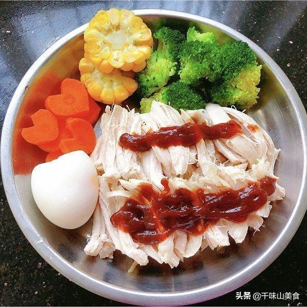 给猫的鸡胸肉怎么做:给猫的鸡胸肉怎么保存 喂猫鸡胸脯肉，纯水煮不加调料可以吗？
