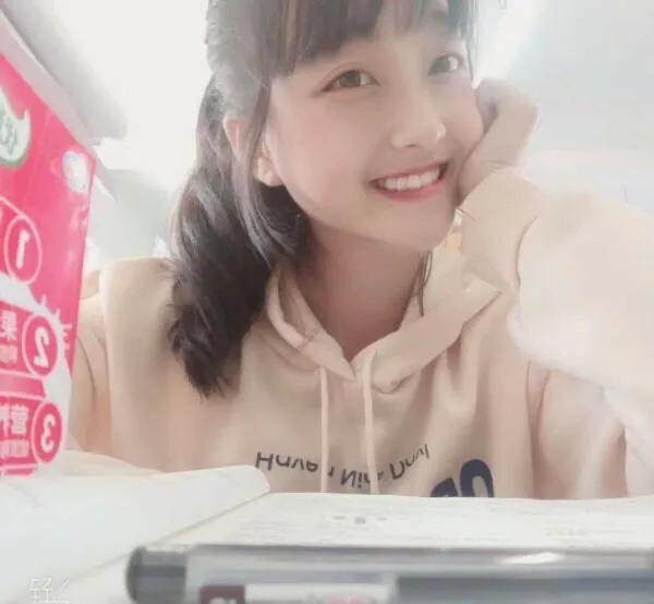 倪妮初中毕业照曝光:你班上最沉默寡言的同学后来都怎么样了