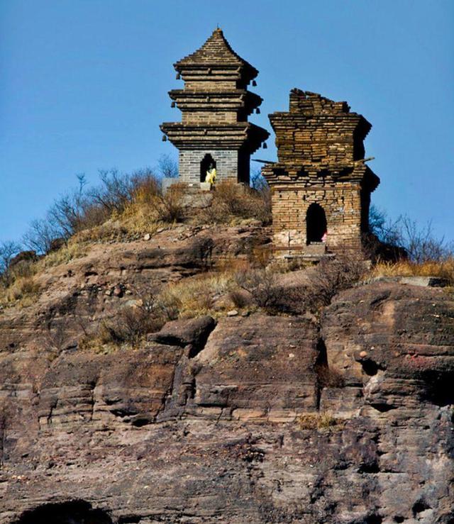 未解之谜的中国十大神秘事件图片，世界未解之谜之河北山峰上的神秘古塔，如何建成至今无法解释吗