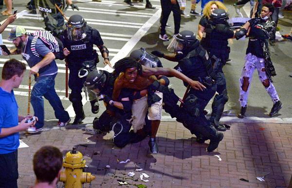 警察跪杀黑人事件引发美国280个城市出现抗议，你怎么看？插图30