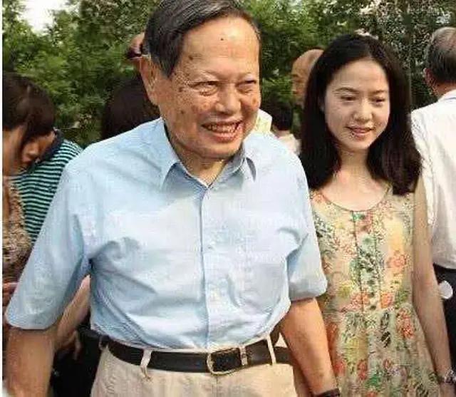 老婆大老公10岁幸福吗？