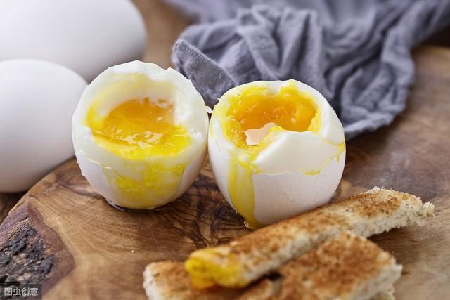 腌鸡蛋怎么腌，腌鸡蛋时把鸡蛋放在坛子里然后用烧开的盐水直接倒进去行吗？