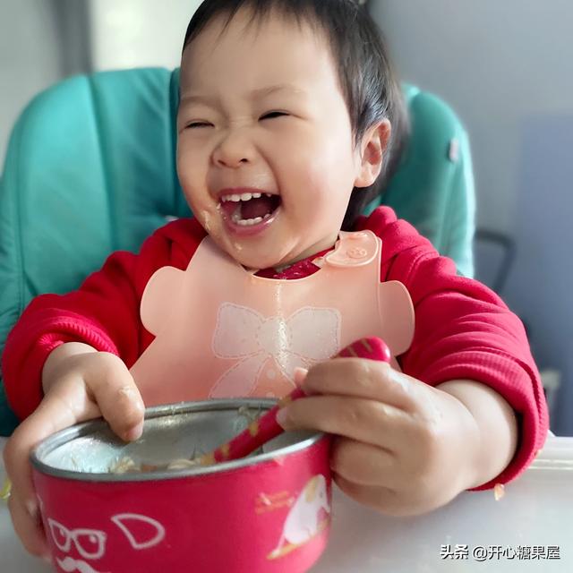 周岁宝宝吃太咸的危害:1岁宝宝吃得咸有事吗？和大人一起吃饭怎么样？
