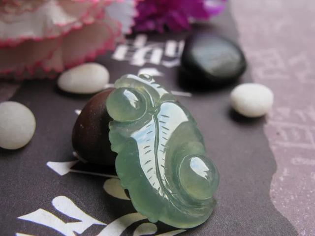 翡翠和玉哪个更值钱,和田碧玉和翡翠哪个值钱？