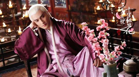 东华帝君和父神谁厉害:父神都死了为什么东华帝君没死？