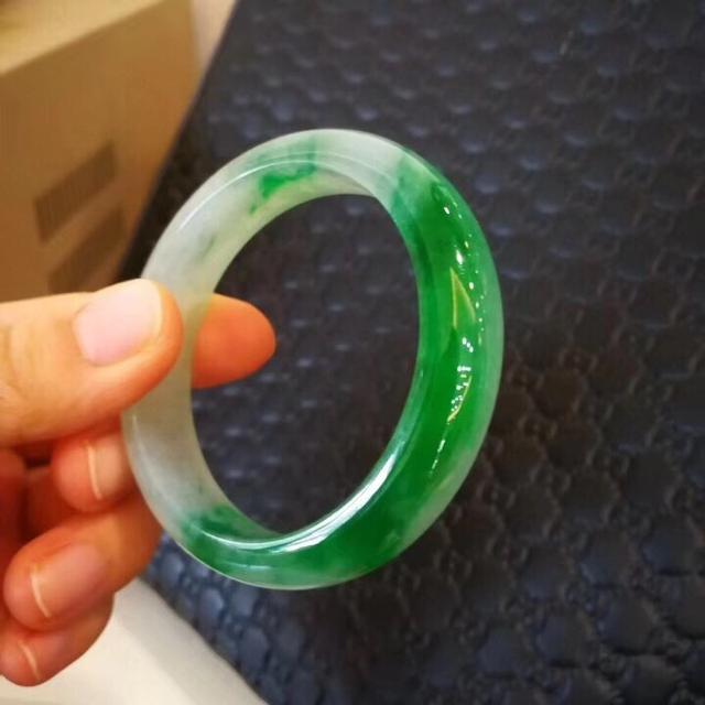 怕玉镯有毒特意打碎有什么说法？