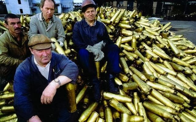 舰炮发射炮弹后，弹壳怎么处理？回收还是扔海里？插图33