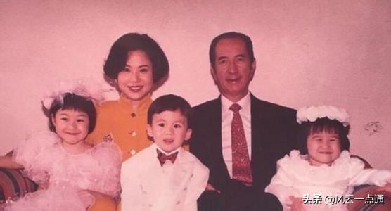 何超英年轻时候的图片:特朗普年轻时候是个什么样子的人？