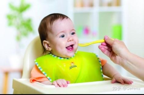 婴儿几个月可以吃蛋黄，宝宝的辅食中大概在几个月的时候加蛋黄比较好