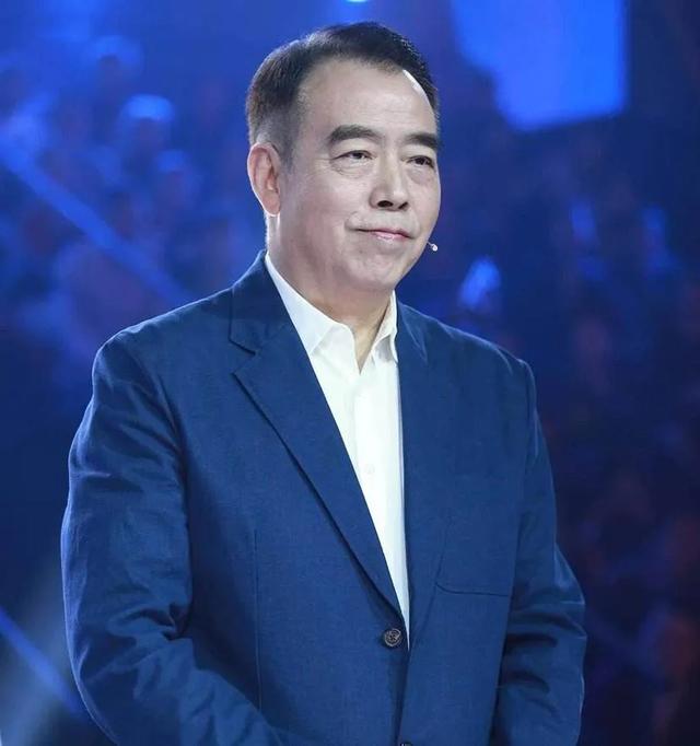 倪萍和陈凯歌的儿子:陈凯歌曾被前妻抛弃，与倪萍同居6年，为何却娶了小16岁的陈红