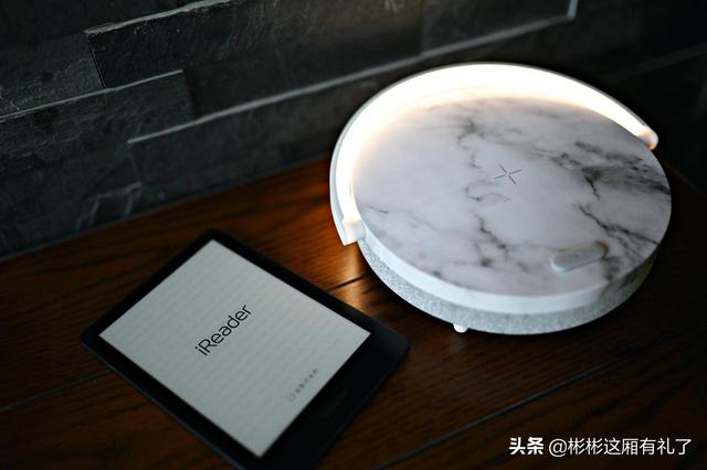 小彬彬前妻:家居展会上看到【EZVALO几光】，求问是个什么牌子？