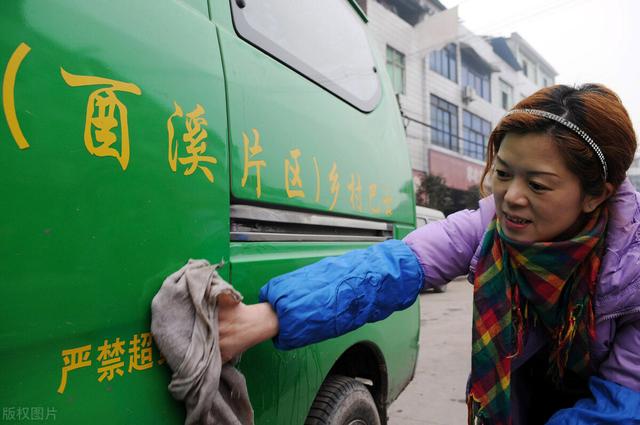 北京消失的公交车事件，农村曾经爆满的客运车，为啥现在都没什么人坐了