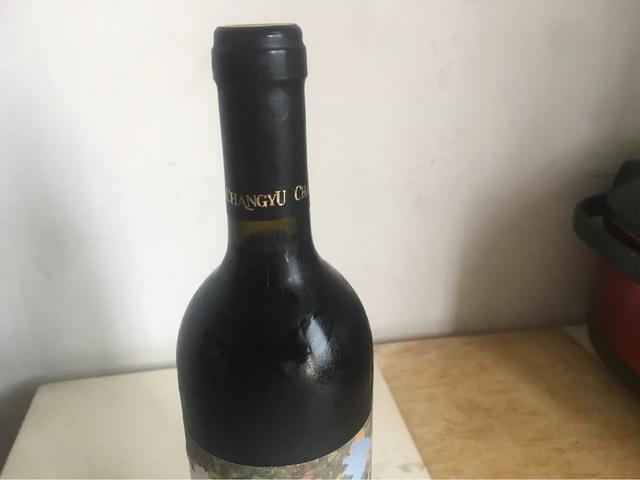 怎么开红酒,没有开瓶器红酒橡胶塞怎么开？