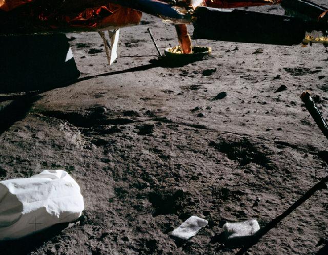 月球的存在很诡异，为什么月球上有100多吨垃圾