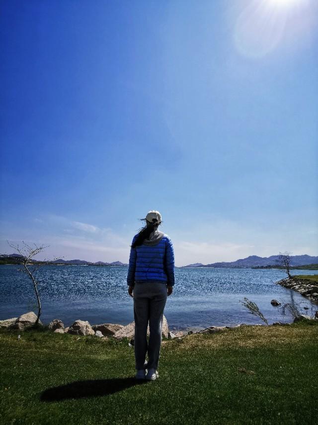 头条问答 - 摄影师拍全身照是不是一定要从头拍到脚?怎么拍?