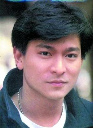 杨坤身高:杨坤和刘德华的歌谁唱的好，你更喜欢谁为什么