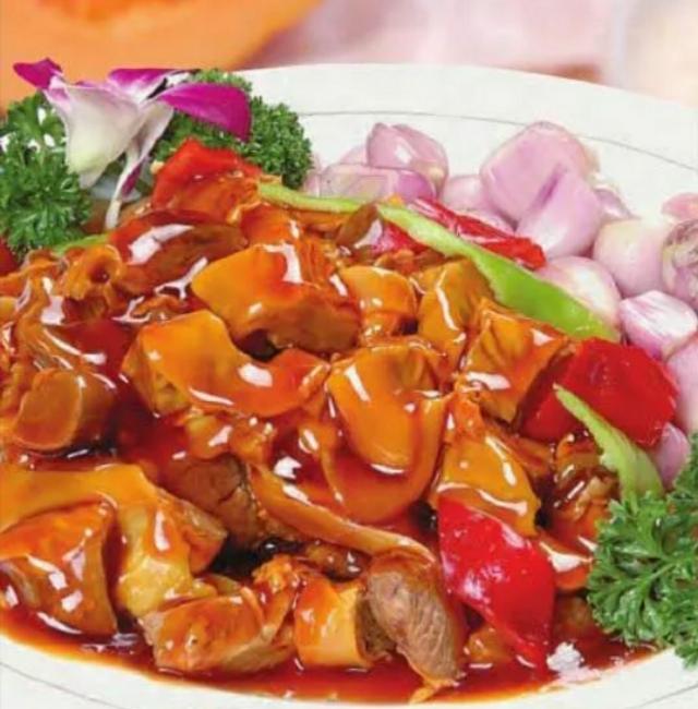 护心肉400克,青椒,红椒各50克,洋葱100克一,双椒炒护心肉护心肉做法