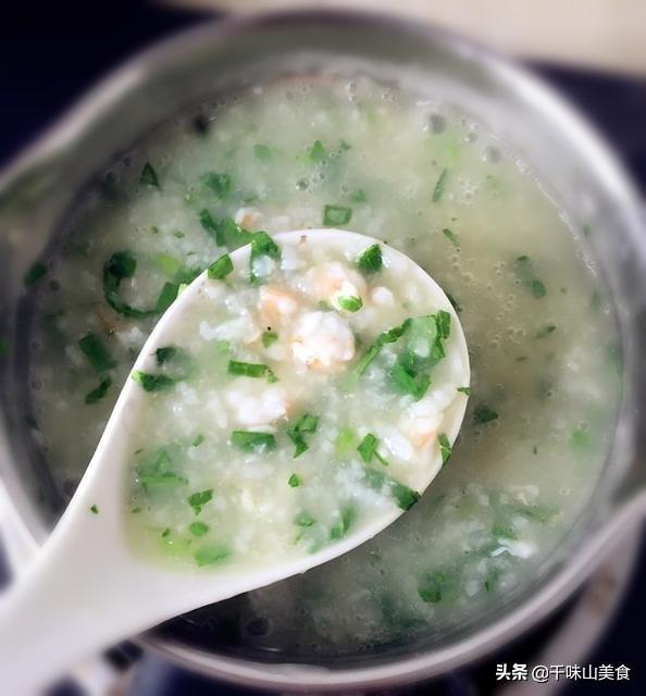 给猫的鸡胸肉怎么做:给猫的鸡胸肉怎么保存 喂猫鸡胸脯肉，纯水煮不加调料可以吗？