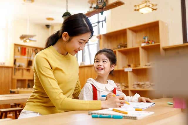 为什么教师子女读中学要尽量选择放在自己身边所从教的学校读呢