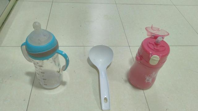 婴儿不喜欢喝水办:婴儿喝奶粉不喜欢喝水怎么办 宝宝不爱喝水，给她喂药也没办法喂，有没有什么好方法？