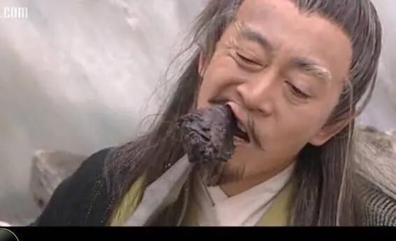 为什么《连城诀》中在雪谷里花铁干要靠吃尸体维生？