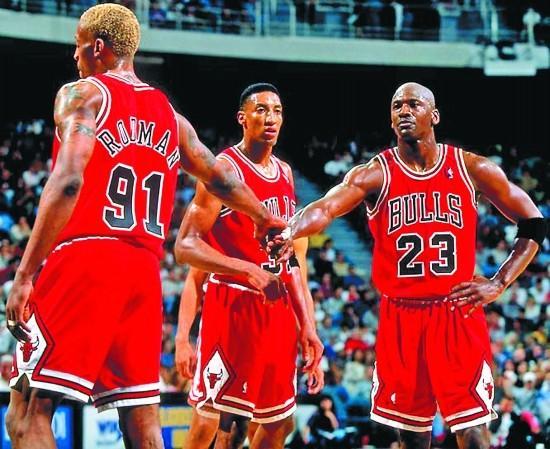 大虫罗德曼当年在公牛队场均只有5分，他为什么能和当年的乔丹皮蓬并称为三巨头？插图3