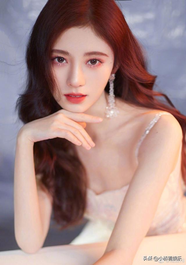 杨幂隆胸前后:为什么现在的女孩，已经长得很漂亮了还去整容？
