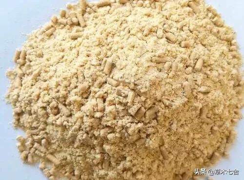 初龄小猪喂的教槽料里应加点什么药好？