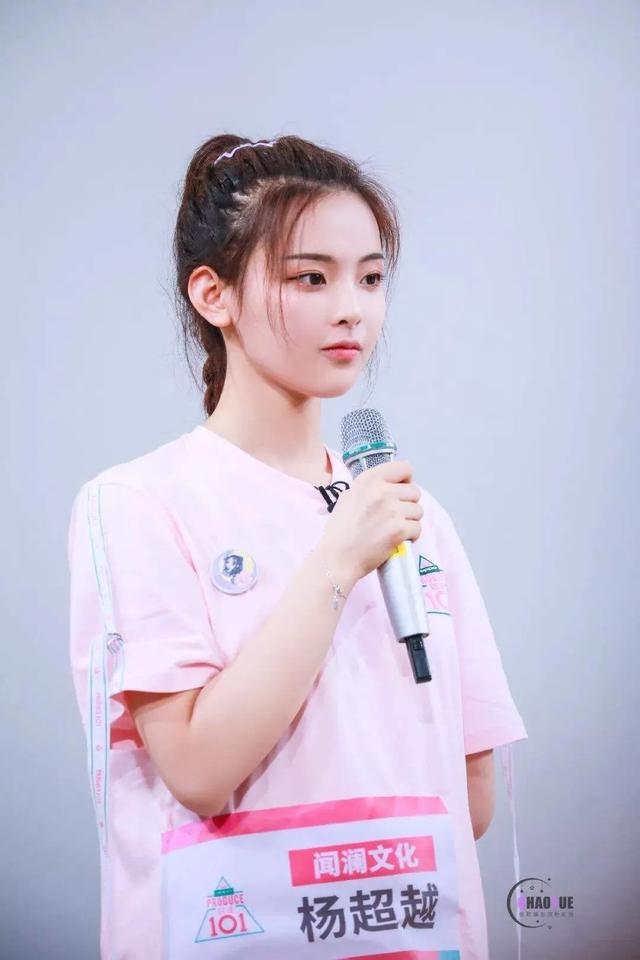 牛萌萌图片:女演员牛萌萌吸毒，你对这种事有何感想？