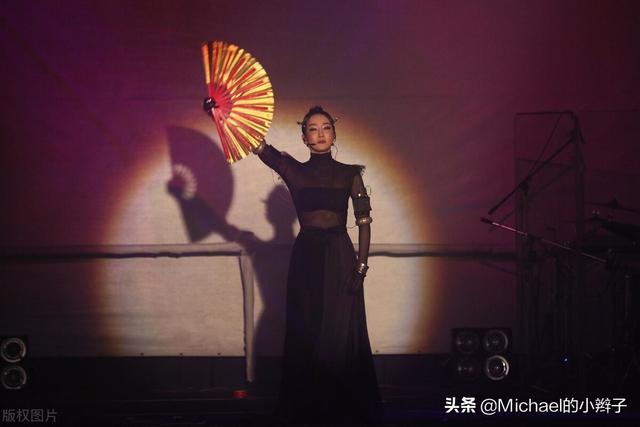 配合是王道 歌词:经常听到：请配合我们的工作。我们有义务配合别人的工作吗？