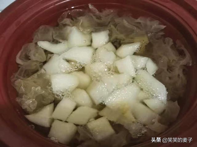 雪梨老公张衍家是干嘛的:熬梨汤的正确方法是怎样的