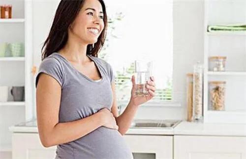 孕妇能喝可乐吗中期，大家孕期喝过可乐吗实在没忍住喝过几次，每次喝几口解馋