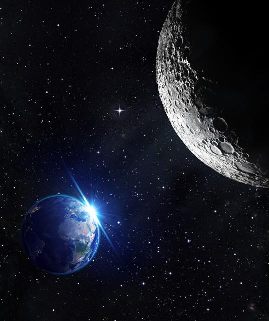 为什么从月亮上看地球,感觉地球比月亮还小呢?