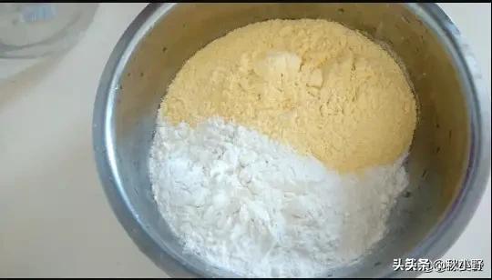 怎样做玉米面饼子又香又好吃，怎样做苞米面大饼松软好吃？