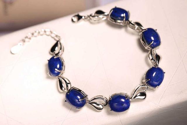 玉镯跟什么一起戴好看,玉镯和玛瑙手链能戴一起吗？