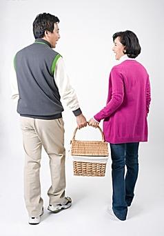 度娘刘冬男友:中年男人给中年女人发微信问干啥呢是什么意思（分别有自己的家）