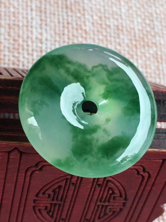 平安扣一般都多少价位,300块钱的翡翠平安扣是真的吗？