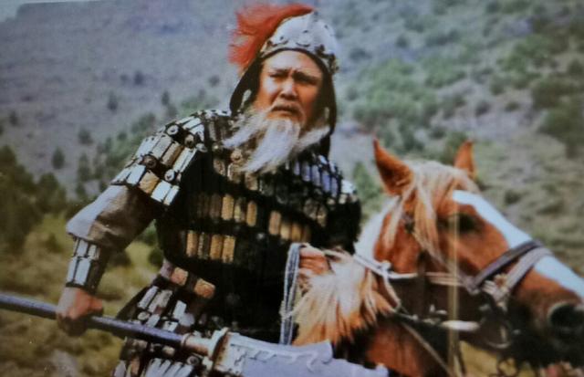 关羽和黄忠在战场单挑的时候颇有英雄相惜之感,为什么封五虎上将时关羽得知黄忠在列时很不高兴？