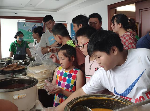 徐州正宗的二妮菜煎饼，很有名吗？