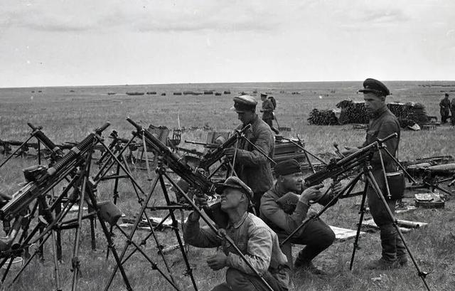 二战中，如果日军不招惹美国，直接配合德国进攻苏联会如何？插图16