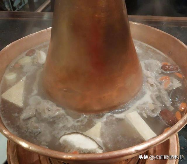 涮羊肉锅底(涮羊肉锅底放什么)