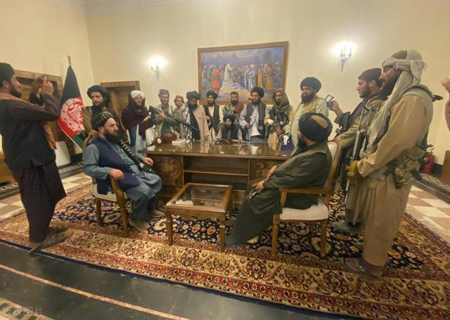 阿塔曾表示计划组建包容性政府，为什么塔利班是由二号人物当新总统