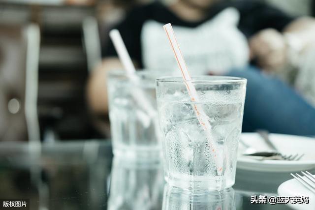 小泰迪不喜欢喝水:孩子不喜欢喝白开水，有什么好办法？