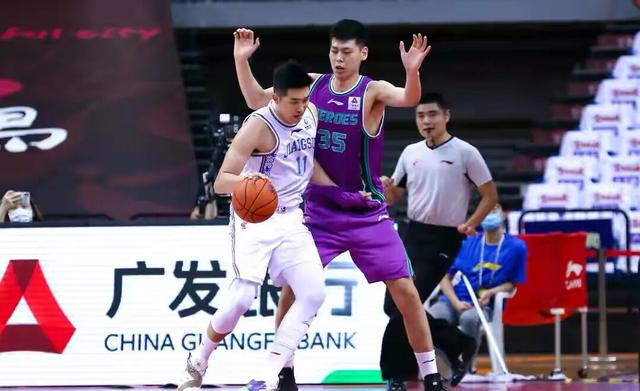 李洪庆为什么不送走下滑很快的贺天举，而是交易潜力很大的高诗岩呢？