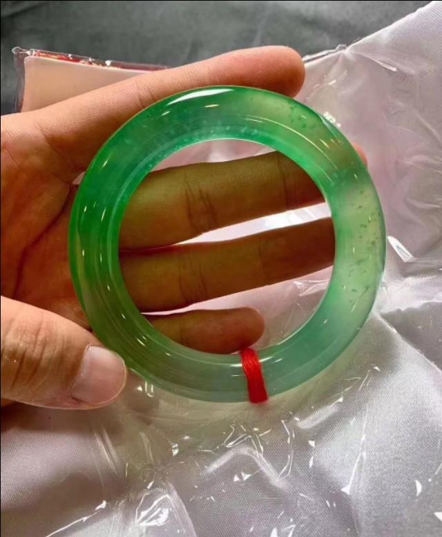 平安手镯的图片及价格,这个手镯市场价值有多少？