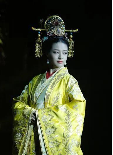 隋朝萧皇后复原照片:皇后戴的“凤冠”到底是什么样子的各个朝代皇后的凤冠有什么区别
