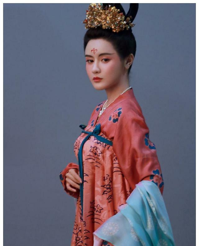 花间派鼻祖是:我国优秀的伟大的诗人有哪些