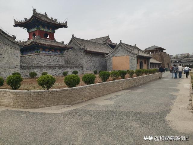 白鹿原电影简介:电视连续剧《白鹿原》中，为什么多次出现傻子二豆的镜头？